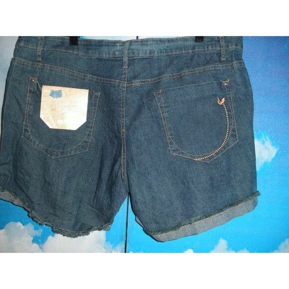 NEW by SELENA GOMEZ, DREAM OUT LOUD BASIC 5 POCKET DENIM SHORTS PLUS SIZE 20W. - Picture 3 of 5